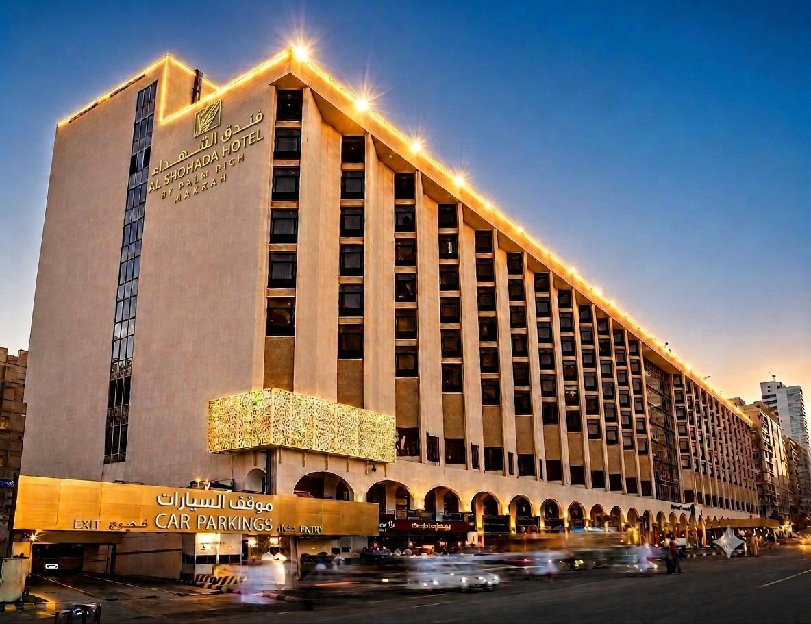 A mid-range hotel street a short walk from the Haram in Makkah